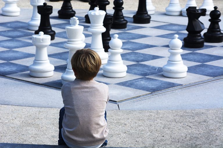 Essere Casco Bianco all’Estero: una partita a scacchi con il Covid-19