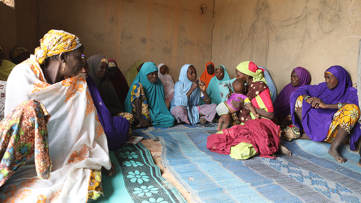 Donne riunite discutono di malnutrizione infantile in Niger