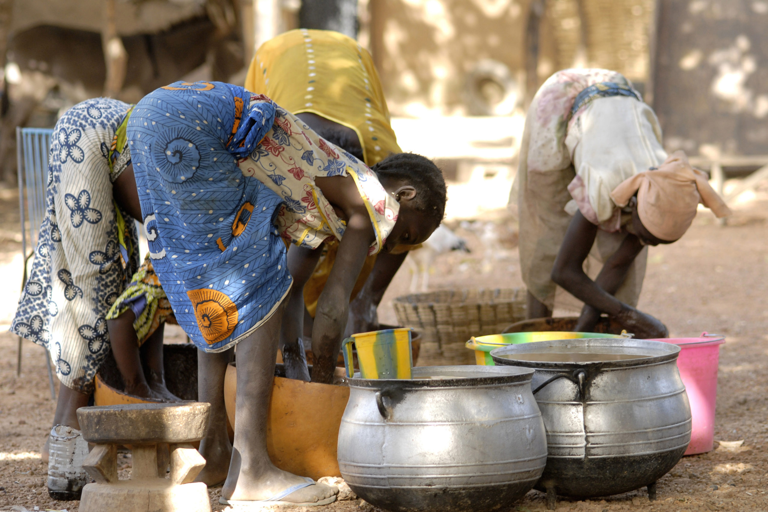 donne al lavoro per garantire la sicurezza alimentare Mali